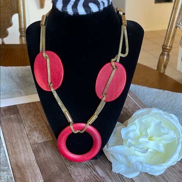 otro Jewelry - Chic Red and Gold Necklace